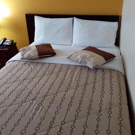 Hostal El Roble Quito Ngoại thất bức ảnh