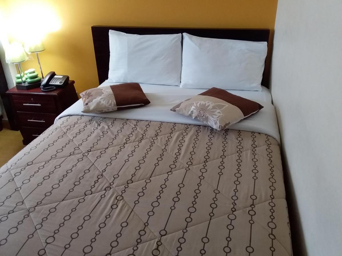 Hostal El Roble Quito Ngoại thất bức ảnh